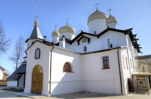 Kyrkor av aposteln Philip och Nicholas The Undergörarens på Nutnaya Street. Veliky Novgorod, Ryssland — Stockfoto