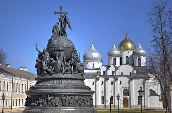 Saint Sophia Cathedral and Monument to the Thousand Years of Russia (Millennium of Russia). Veliky Novgorod, Russia — Zdjęcie stockowe