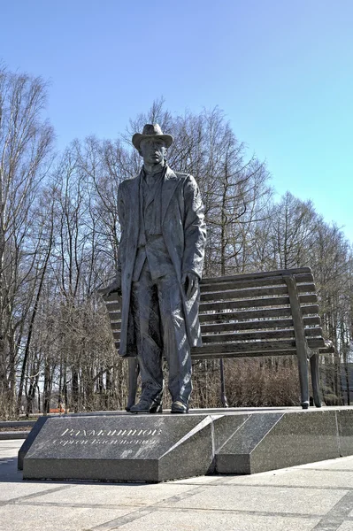Veliky Novgorod, Rusia - 18 de abril de 2015: Monumento a Sergei Rachmaninoff . — Foto de Stock