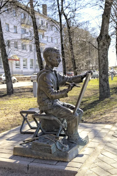 Veliky Novgorod, Russia - April 18, 2015: Sculpture of Painting Boy. — Stockfoto