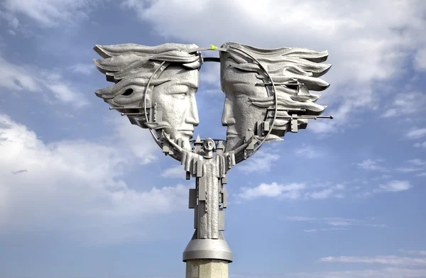 Saratov, Ryssland - 03 maj 2015: Monument till älskare. Saratov, Ryssland — Stockfoto