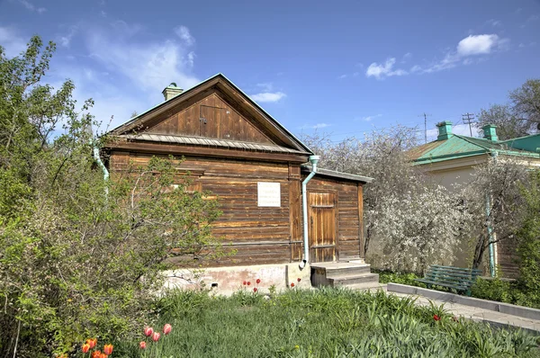 Saratov, Ryssland - 03 maj 2015: Hus av frun av Tjernysjevskij. Saratov, Ryssland — Stockfoto