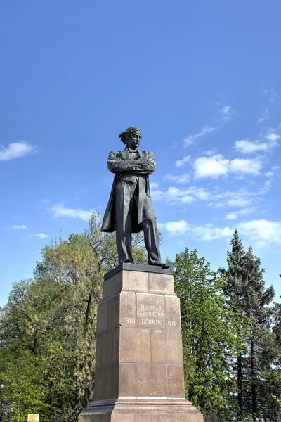 Saratov, Ρωσία – 03 Μαΐου 2015: Μνημείο Τσερνισέβσκη γ. ν.. — Φωτογραφία Αρχείου