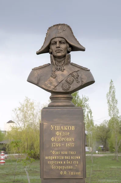 Saratov, Russia - May 05, 2015:  Avenue "Days of military glory of Russia". Victory park on Sokolova a grief. — Stock Photo, Image