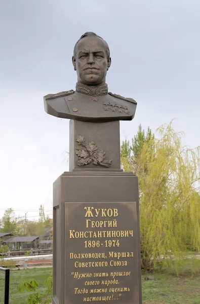 Saratov, Rusland-mei 05, 2015: Avenue "dagen van militaire glorie van Rusland". Victory Park op Sokolova een verdriet. — Stockfoto