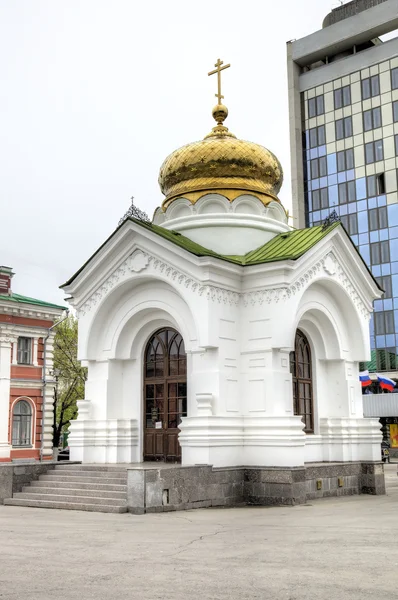 Capela Aleksandr-Nevsky na Praça do Teatro. Saratov, Rússia — Fotografia de Stock