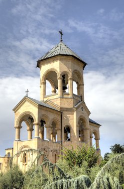Belltower Holy Trinity Katedrali (Tsminda Sameba). Tiflis, Gürcistan