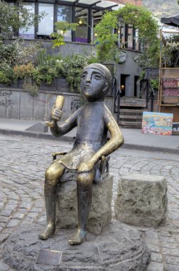 Tamada - heykel bir boynuz Tiflis tutan bir adamın eski bir Colchian heykelciği üzerinde modellenmiş. Tiflis, Gürcistan