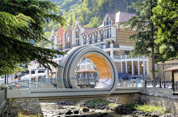 Mobius döngü Köprüsü Borjom-Kharagauli Milli Parkı'nda.