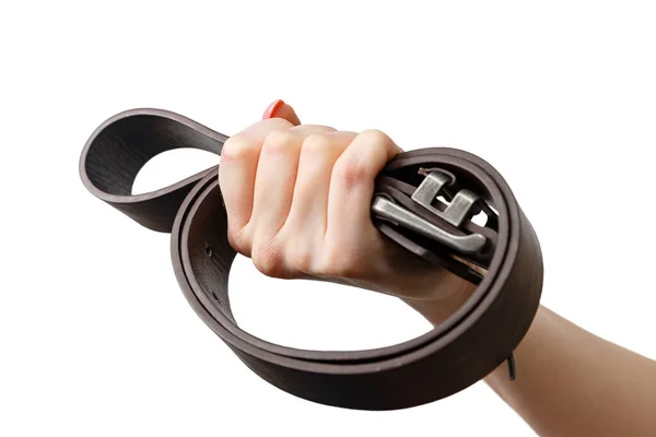 Cinturão Couro Mão Uma Mulher Apertado Punho — Fotografia de Stock