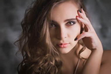 uzun saçlı güzel seksi kadın