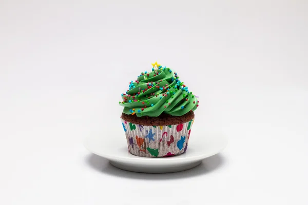 Cupcake. Le concept de la cuisson de Noël. Confection sur un fond clair — Photo