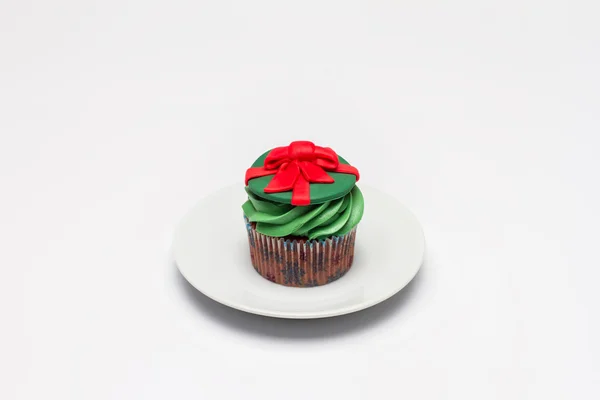 Cupcake with butter cream icing on the saucer. Christmas — Stock Photo, Image