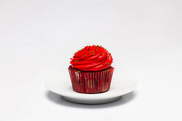 Cupcake rouge sur un fond clair — Photo