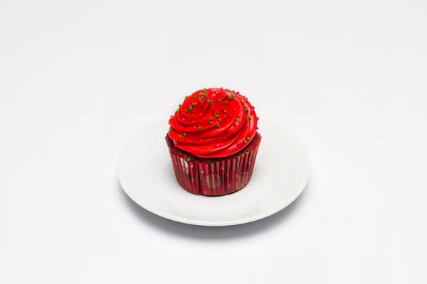 在明亮的背景上的红色蛋糕 — 图库照片