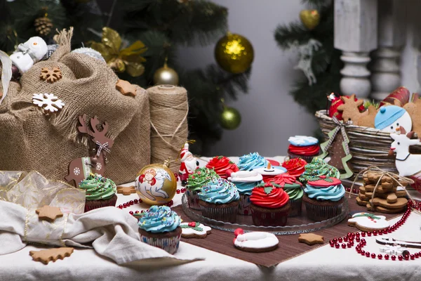 Christmas various gingerbread cookies, cakes, cupcakes. Confection — Stock Photo, Image