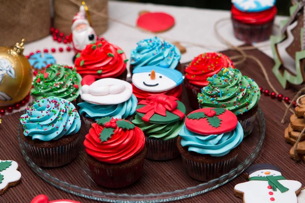 Navidad varias galletas de jengibre, pasteles, cupcakes . — Foto de Stock