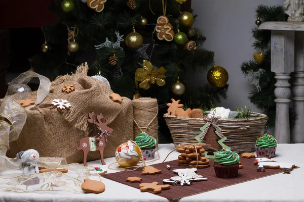 Christmas various gingerbread cookies, cakes, cupcakes. — Stock Photo, Image