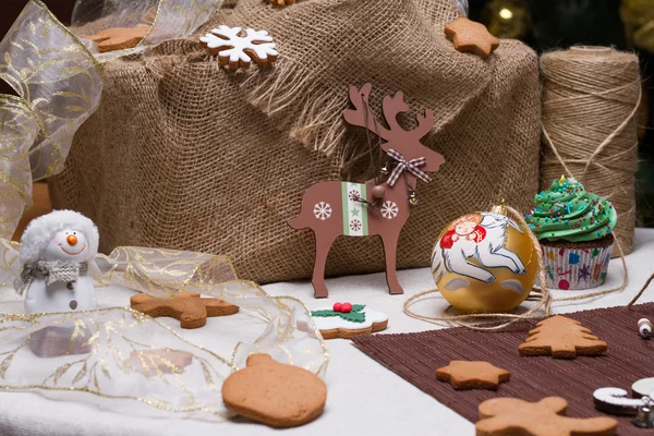 Navidad varias galletas de jengibre, pasteles, cupcakes . — Foto de Stock