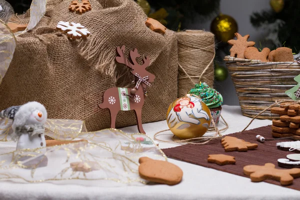 Navidad varias galletas de jengibre, pasteles, cupcakes . —  Fotos de Stock