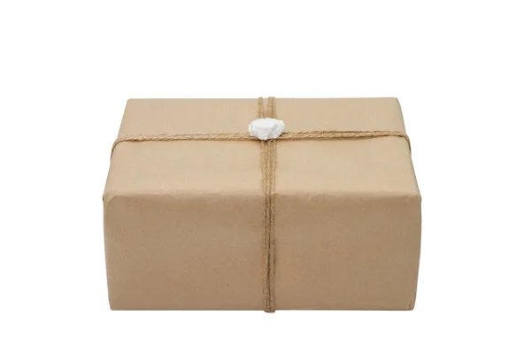 Бумажная коробка, связанная веревкой — стоковое фото