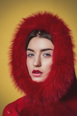 Soğuk, bir kız simülasyonu yapılan profesyonel makyaj tonları yatıştırıcı