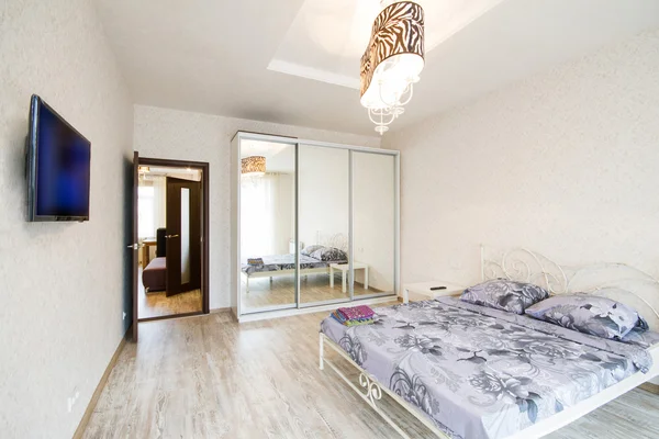 iç tasarım. büyük modern yatak odası