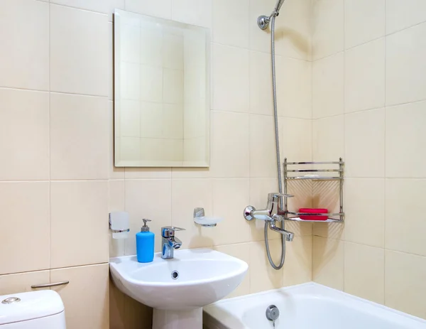 Luz moderna baño interior luminoso — Foto de Stock