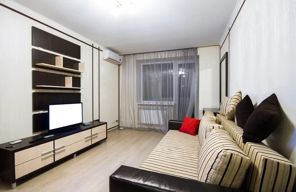 Interiér domu, malý obývací pokoj v bytě — Stock fotografie