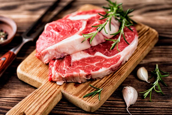 Raw beef steaks — Stock Photo, Image