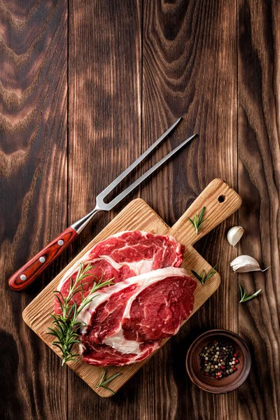 Raw beef steaks — Stock Photo, Image