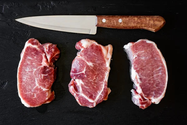 Raw pork steaks — Stock Photo, Image