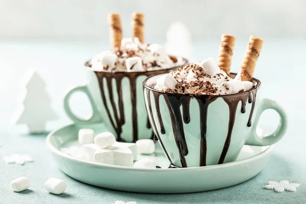 Warme Chocolademelk Eierpunch Feestelijke Dessert Met Slagroom Ijs Chocolade — Stockfoto