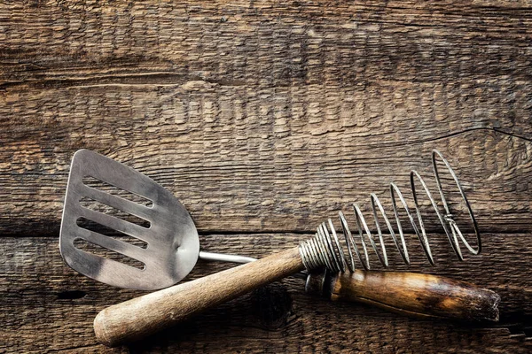 Μαγειρικό Υπόβαθρο Σύνεργα Κουζίνας Ξύλινο Τραπέζι Και Χώρο Για Συνταγή — Φωτογραφία Αρχείου