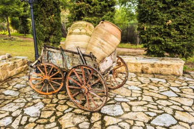 Eski at çizilmiş ahşap sepeti