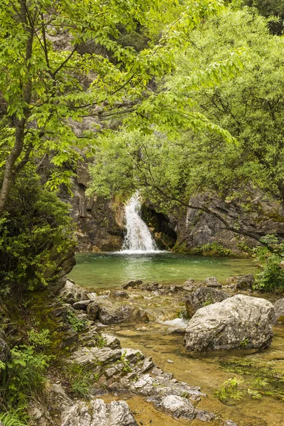 Cascada en la montaña Olympus, Grecia — Foto de Stock