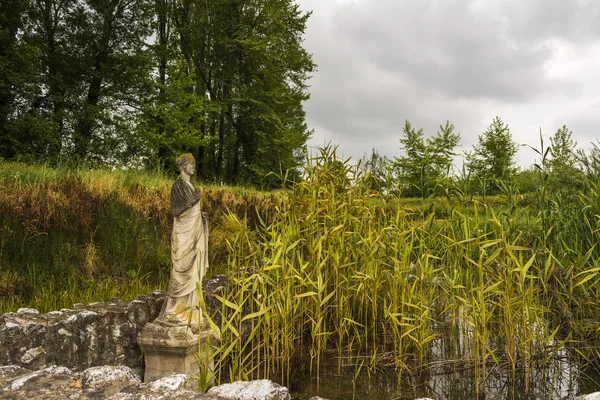 Estátua antiga no Sítio Arqueológico de Dion na Grécia — Fotografia de Stock