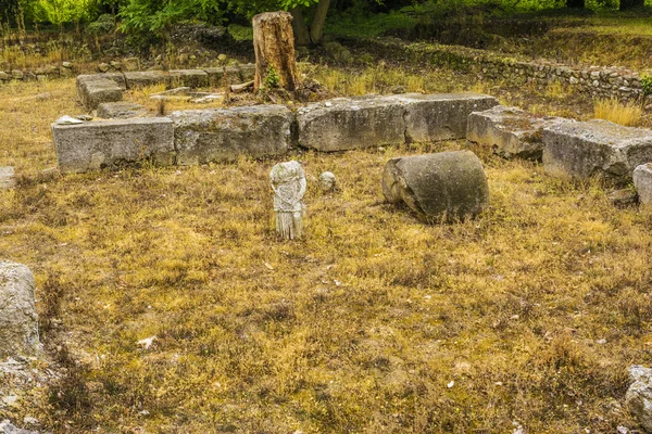 Ancient ruins and sculptures in Dion, Greece. — Stock Photo, Image