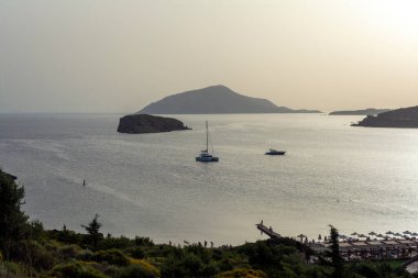 Atina bölgesinde güzel bir günbatımı. Yunanistan deniz batımı.