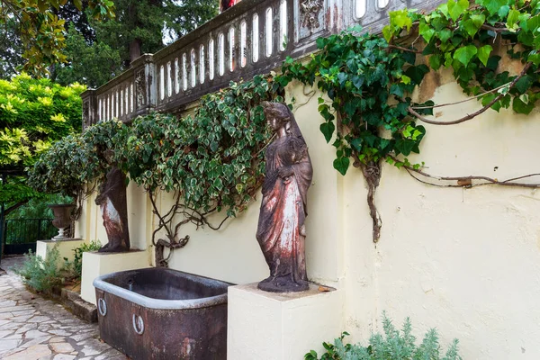 Achilleion Palace Corfu Greece August 2018 Statues Courtyard Achilleion Palace — Stock Photo, Image