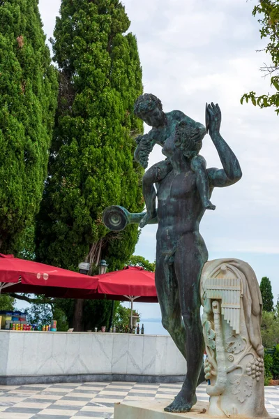 Palácio Aquiles Corfu Grécia Agosto 2018 Homem Bronze Com Menino — Fotografia de Stock