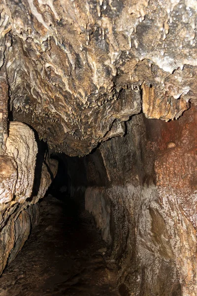 Yunanistan Hymettus Kentindeki Yarasa Mağarasında Mağara Sarkıtları Oluşumları — Stok fotoğraf