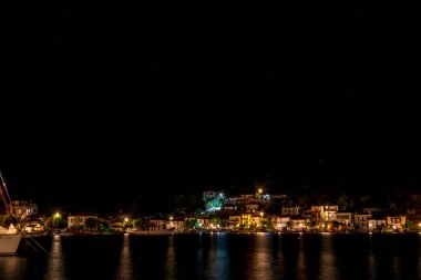Yunanistan, Pelion, gece vakti Agia Kiriaki limanı.