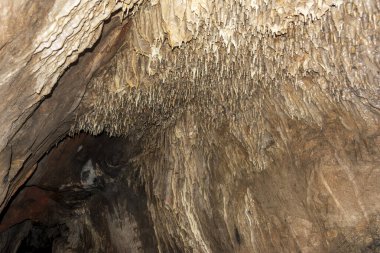 Yunanistan 'ın Hymettus kentindeki Yarasa mağarasında mağara sarkıtları ve oluşumları.