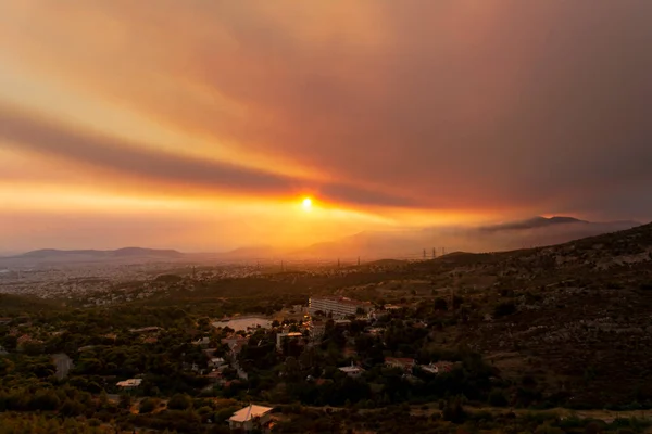 Blick Auf Athen Bei Sonnenuntergang Mit Roten Und Gelben Wolken — Stockfoto