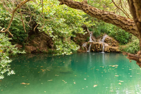 Cachoeira Montanha Vista Para Lago Polilimnio Messinia Grécia — Fotografia de Stock