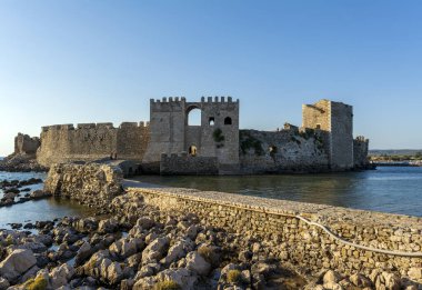 Methoni, Yunanistan - 10 Ağustos 2018: Mora'daki Methoni Venedik Kalesi, Messenia, Yunanistan. Methoni kalesi 1209'dan sonra Venedikliler tarafından inşa edildi..