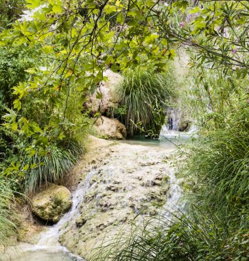 dağ Gölü ve şelale