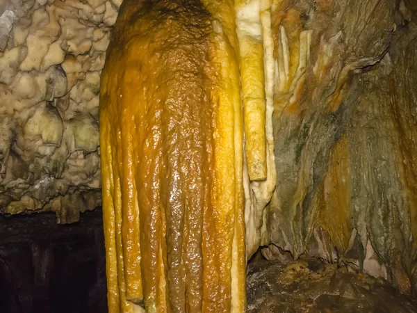 洞穴 stalaktites — 图库照片