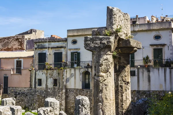 Ruins of the ancient greek doric temple of Apollo in Siracusa — Stock Photo, Image